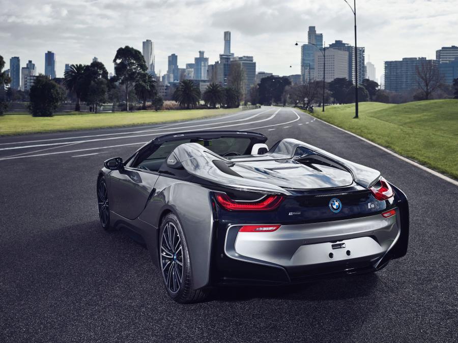  BMW i8 Roadster (I15) 2018 года  (AU) (фото 2 из 3)